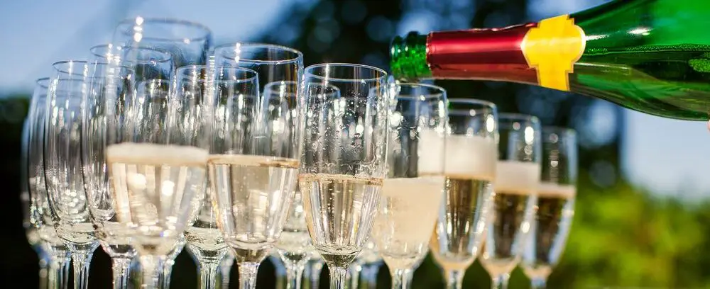 Sektempfang im Freien von Partyservice Lang